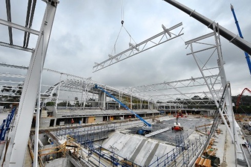 Aquanation steel roof truss erection - Kane Constructions